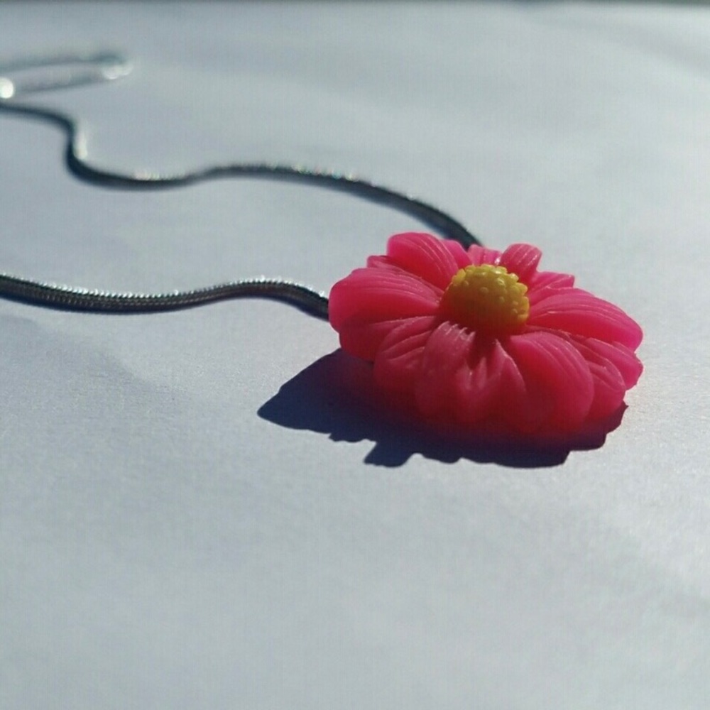 Fuchsia Pink Gerbera Daisy Snakeskin Chain Necklace - Picture 5 of 7
